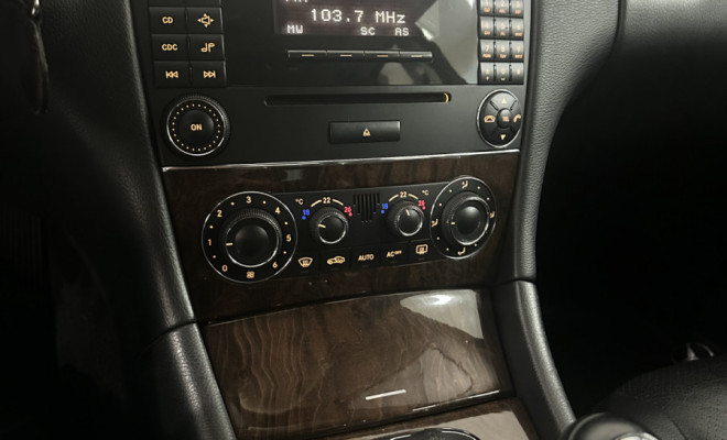 Mercedes-Benz C-180 Kompressor Classic 1.8 16V 143cv 2005 Gasolina-12