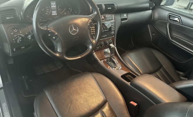 Mercedes-Benz C-180 Kompressor Classic 1.8 16V 143cv 2005 Gasolina-9