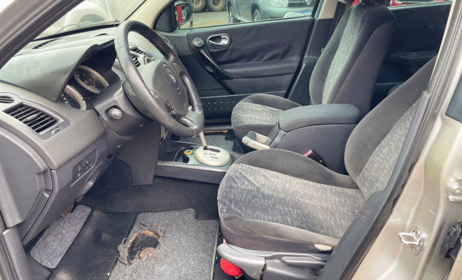 Renault Megane Sedan Dynamique 2.0 16V Aut. 2009 Flex-7