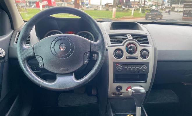 Renault Megane Sedan Dynamique 2.0 16V Aut. 2009 Flex-3