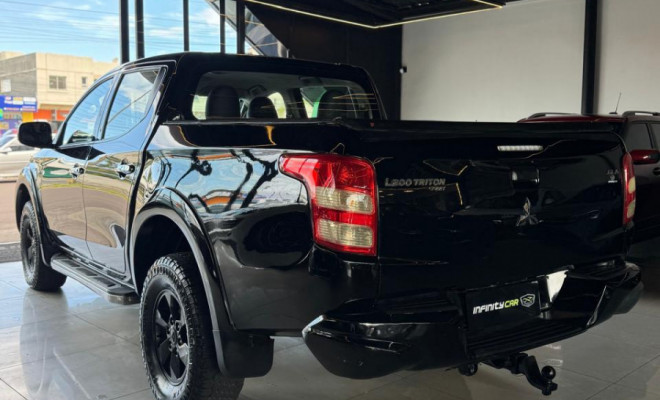 Mitsubishi L200 Triton Sport GLS 2.4 CD Diesel Mec. 2017 Diesel-3