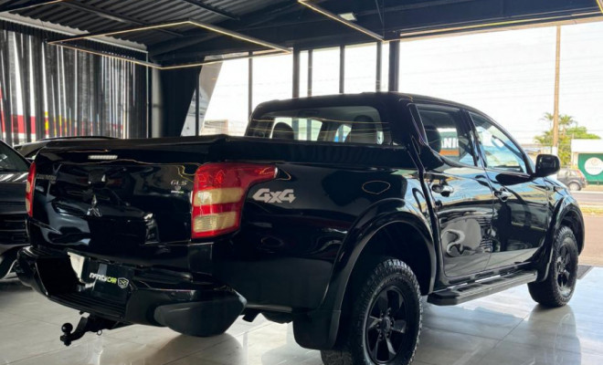 Mitsubishi L200 Triton Sport GLS 2.4 CD Diesel Mec. 2017 Diesel-2