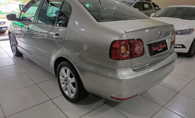 VW - VolksWagen Polo Sed. COMFORT. 1.6 Mi Tot. Flex 8v 2013 Flex-3