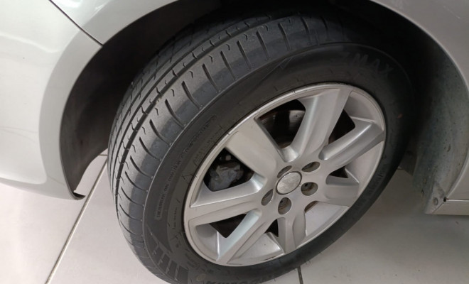 VW - VolksWagen Polo Sed. COMFORT. 1.6 Mi Tot. Flex 8v 2013 Flex-8