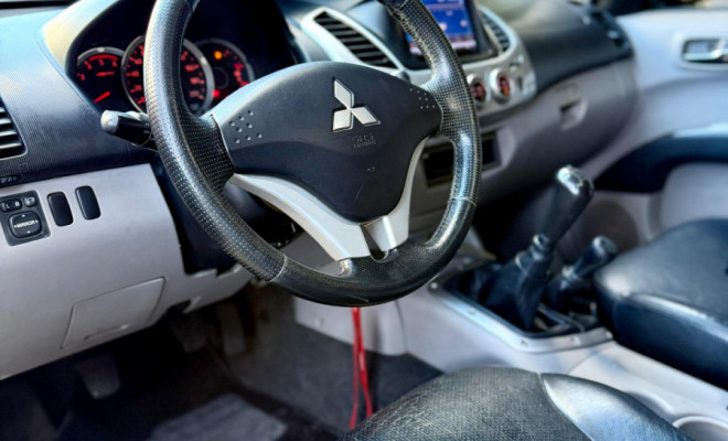 Mitsubishi L200 Triton HPE 3.2 CD TB Int.Diesel Aut 2011 Diesel-10
