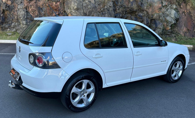VW - VolksWagen Golf 1.6 Mi Total Flex 8V 4p 2011 Flex-9