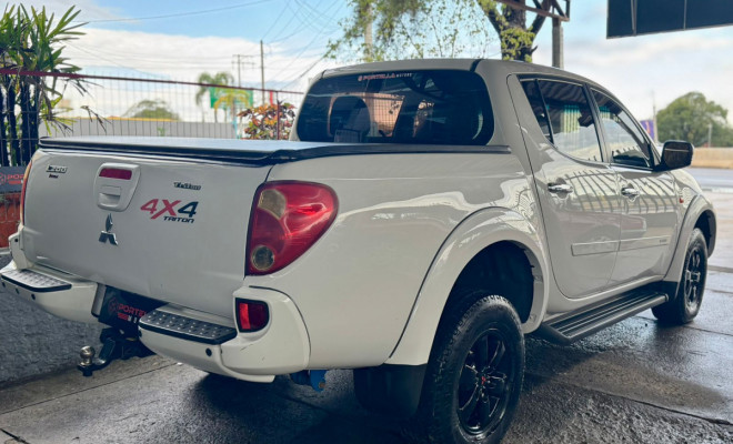 Mitsubishi L200 Triton HPE 3.2 CD TB Int.Diesel Aut 2012 Diesel-2