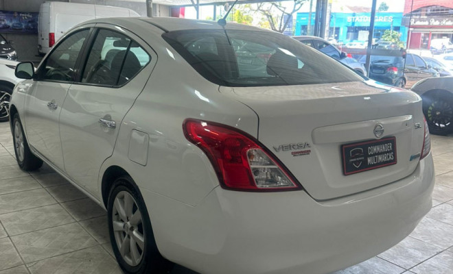 Nissan VERSA SL 1.6 16V Flex Fuel 4p Mec. 2013 Flex-9