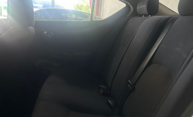 Nissan VERSA SL 1.6 16V Flex Fuel 4p Mec. 2013 Flex-4