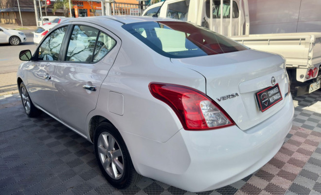 Nissan VERSA SL 1.6 16V Flex Fuel 4p Mec. 2013 Flex-2