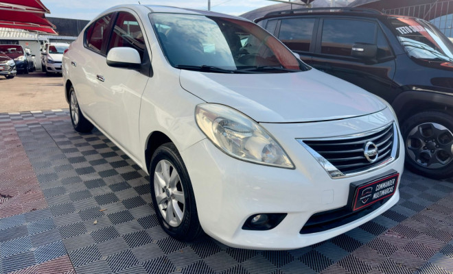 Nissan VERSA SL 1.6 16V Flex Fuel 4p Mec. 2013 Flex