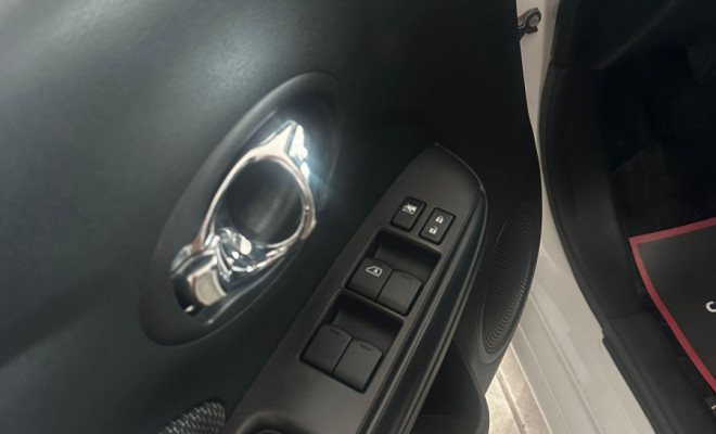 Nissan VERSA SL 1.6 16V Flex Fuel 4p Mec. 2013 Flex-6