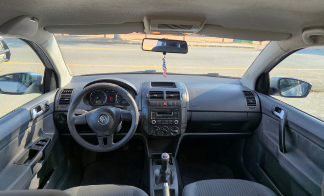 VW - VolksWagen Polo Sedan 1.6 Mi Total Flex 8V 4p 2014 Flex-0