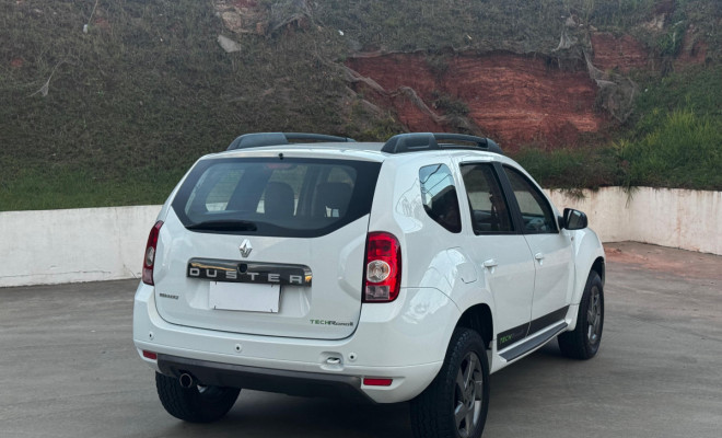 Duster Dynamique 2.0 Tech Road Aut. 2015 – Robustez, conforto e excelente custo-benefício!-2