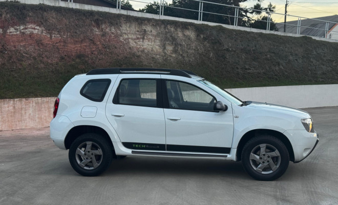 Duster Dynamique 2.0 Tech Road Aut. 2015 – Robustez, conforto e excelente custo-benefício!-15