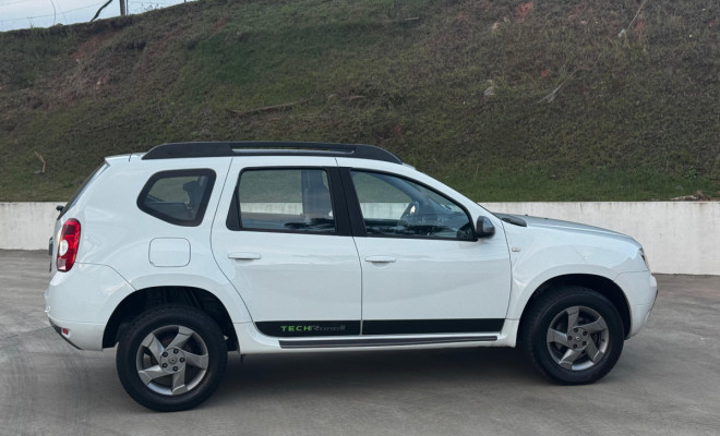 Duster Dynamique 2.0 Tech Road Aut. 2015 – Robustez, conforto e excelente custo-benefício!-16