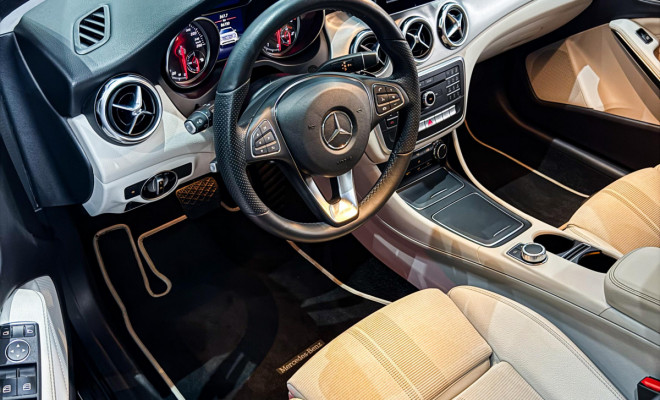 Mercedes-Benz GLA 200 Night 1.6. TB 16V Flex Aut. 2019 Flex-4