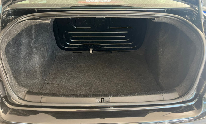 VW - VolksWagen Polo Sedan 1.6 Mi Total Flex 8V 4p 2007 Gasolina-11