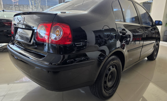 VW - VolksWagen Polo Sedan 1.6 Mi Total Flex 8V 4p 2007 Gasolina-4