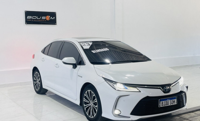 Altis Premium Hybrid 2023 Blindado – Baixa Quilometragem, Economia Real e Conforto Superior