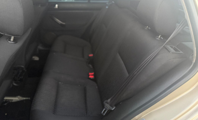 VW - VolksWagen Golf 2.0/ 2.0 Mi Flex Comfortline/ Sport 2001 Flex-7