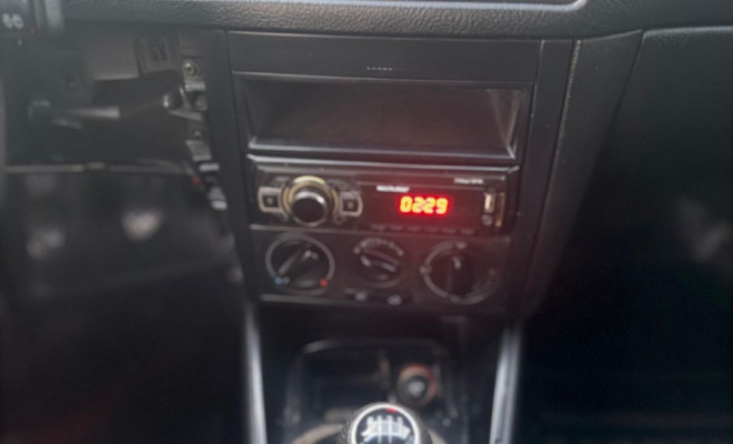 VW - VolksWagen Golf 2.0/ 2.0 Mi Flex Comfortline/ Sport 2001 Flex-8