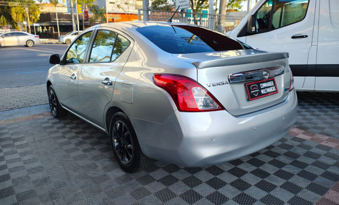 Nissan VERSA SV 1.6 16V Flex Fuel 4p Mec. 2013 Flex-1