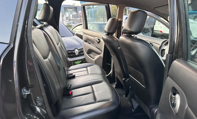 Nissan LIVINA SL 1.8 16V Flex Fuel Aut. 2012 Flex-19
