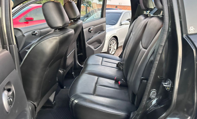 Nissan LIVINA SL 1.8 16V Flex Fuel Aut. 2012 Flex-7