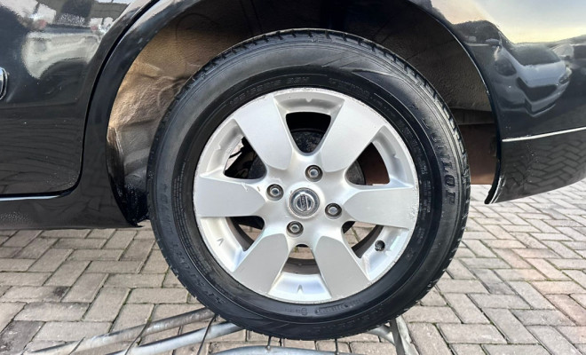 Nissan LIVINA SL 1.8 16V Flex Fuel Aut. 2012 Flex-16