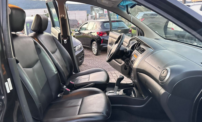 Nissan LIVINA SL 1.8 16V Flex Fuel Aut. 2012 Flex-6