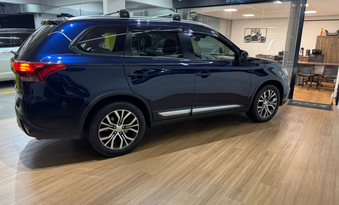 Mitsubishi OUTLANDER COMFORT 2.0 16V Aut. 2018 Gasolina-6