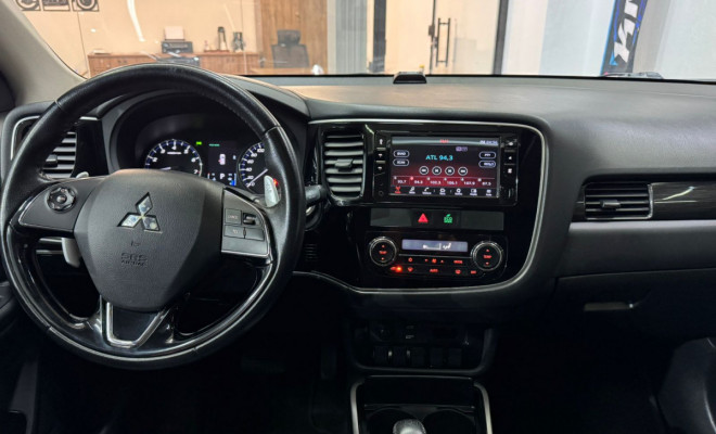 Mitsubishi OUTLANDER COMFORT 2.0 16V Aut. 2018 Gasolina-10