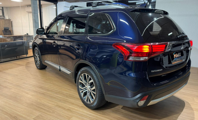 Mitsubishi OUTLANDER COMFORT 2.0 16V Aut. 2018 Gasolina-9