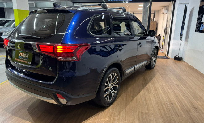 Mitsubishi OUTLANDER COMFORT 2.0 16V Aut. 2018 Gasolina-7