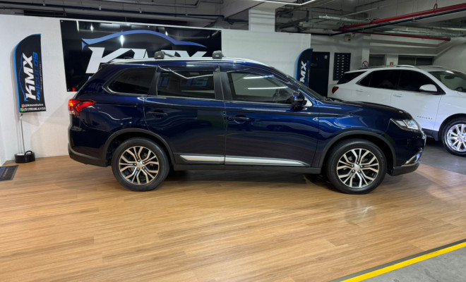 Mitsubishi OUTLANDER COMFORT 2.0 16V Aut. 2018 Gasolina-5