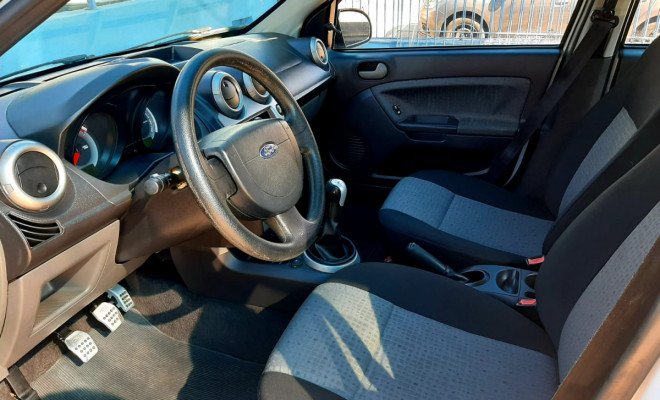 Ford Fiesta Sed. 1.6 8V Flex 4p 2013 Flex-6