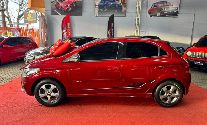 GM - Chevrolet ONIX HATCH EFFECT 1.4 8V F.Power 5p Mec. 2018 Gasolina-2