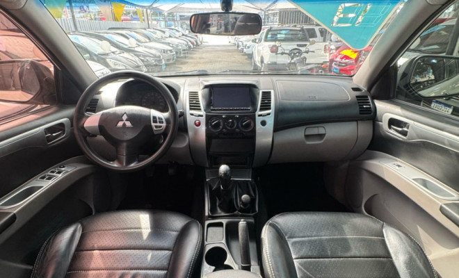 Mitsubishi Pajero DAKAR 3.2 4x4 T.I. Dies. 5p Mec. 2013 Diesel-3