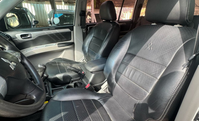 Mitsubishi Pajero DAKAR 3.2 4x4 T.I. Dies. 5p Mec. 2013 Diesel-5