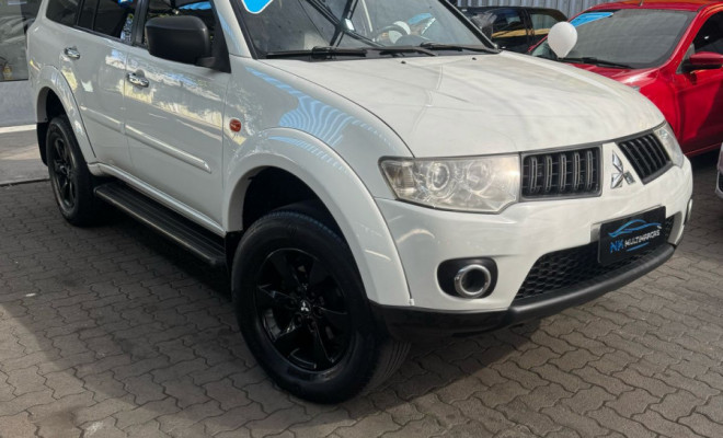 Mitsubishi Pajero DAKAR 3.2 4x4 T.I. Dies. 5p Mec. 2013 Diesel-12