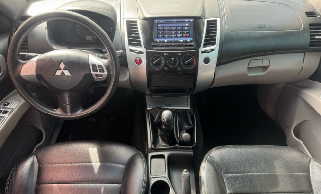 Mitsubishi Pajero DAKAR 3.2 4x4 T.I. Dies. 5p Mec. 2013 Diesel-7