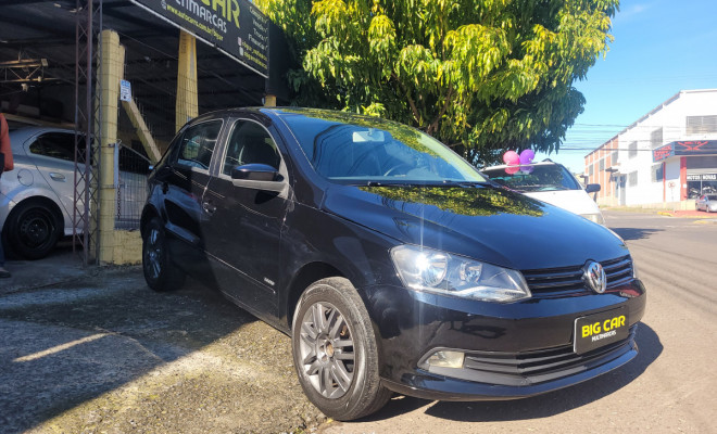 VW - VolksWagen Gol (novo) 1.0 Mi Total Flex 8V 4p 2013 Flex