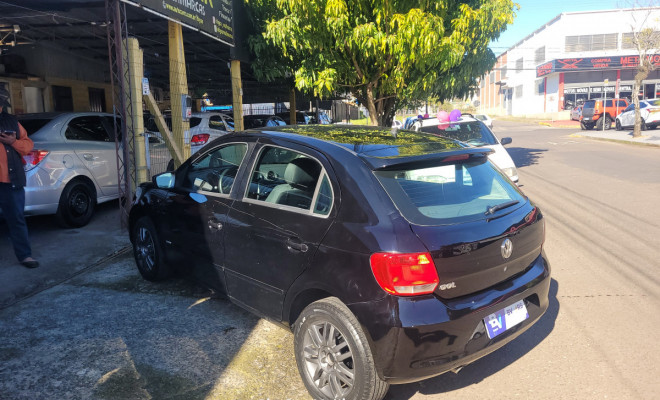 VW - VolksWagen Gol (novo) 1.0 Mi Total Flex 8V 4p 2013 Flex-1