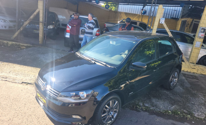 VW - VolksWagen Gol (novo) 1.0 Mi Total Flex 8V 4p 2013 Flex-9