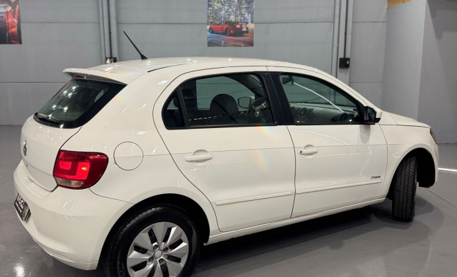 VW - VolksWagen Gol (novo) 1.0 Mi Total Flex 8V 4p 2014 Flex-4