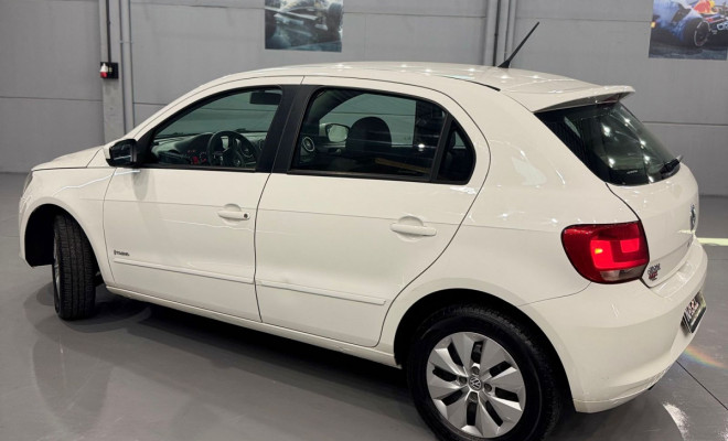 VW - VolksWagen Gol (novo) 1.0 Mi Total Flex 8V 4p 2014 Flex-1