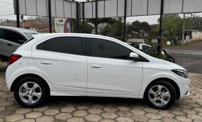 GM - Chevrolet ONIX HATCH LT 1.4 8V FlexPower 5p Mec. 2019 Flex-5