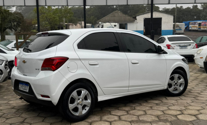 GM - Chevrolet ONIX HATCH LT 1.4 8V FlexPower 5p Mec. 2019 Flex-4