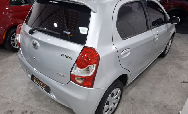 Toyota ETIOS XS  1.3 Flex 16V 5p Mec. 2013 Flex-26